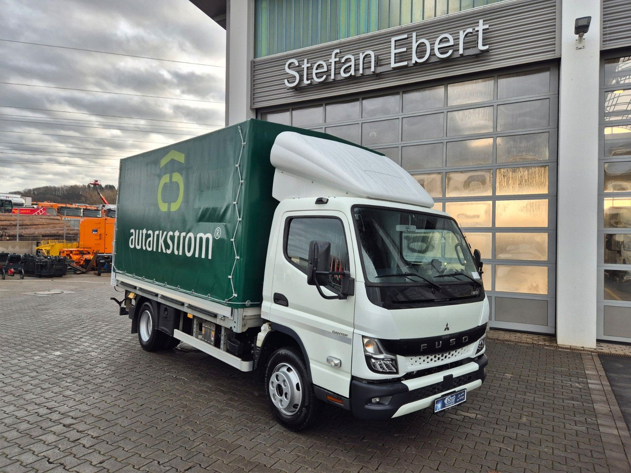 Mitsubishi Canter 7C15 LBW Klima Navi Kamera AHK - Επαγγελματικό αυτοκίνητο με μουσαμά: φωτογραφία 2 Mitsubishi Canter 7C15 LBW Klima Navi Kamera AHK - Επαγγελματικό αυτοκίνητο με μουσαμά: φωτογραφία 2