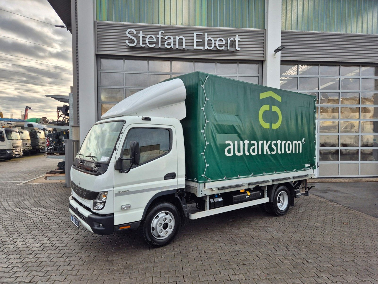 Mitsubishi Canter 7C15 LBW Klima Navi Kamera AHK - Επαγγελματικό αυτοκίνητο με μουσαμά: φωτογραφία 3 Mitsubishi Canter 7C15 LBW Klima Navi Kamera AHK - Επαγγελματικό αυτοκίνητο με μουσαμά: φωτογραφία 3