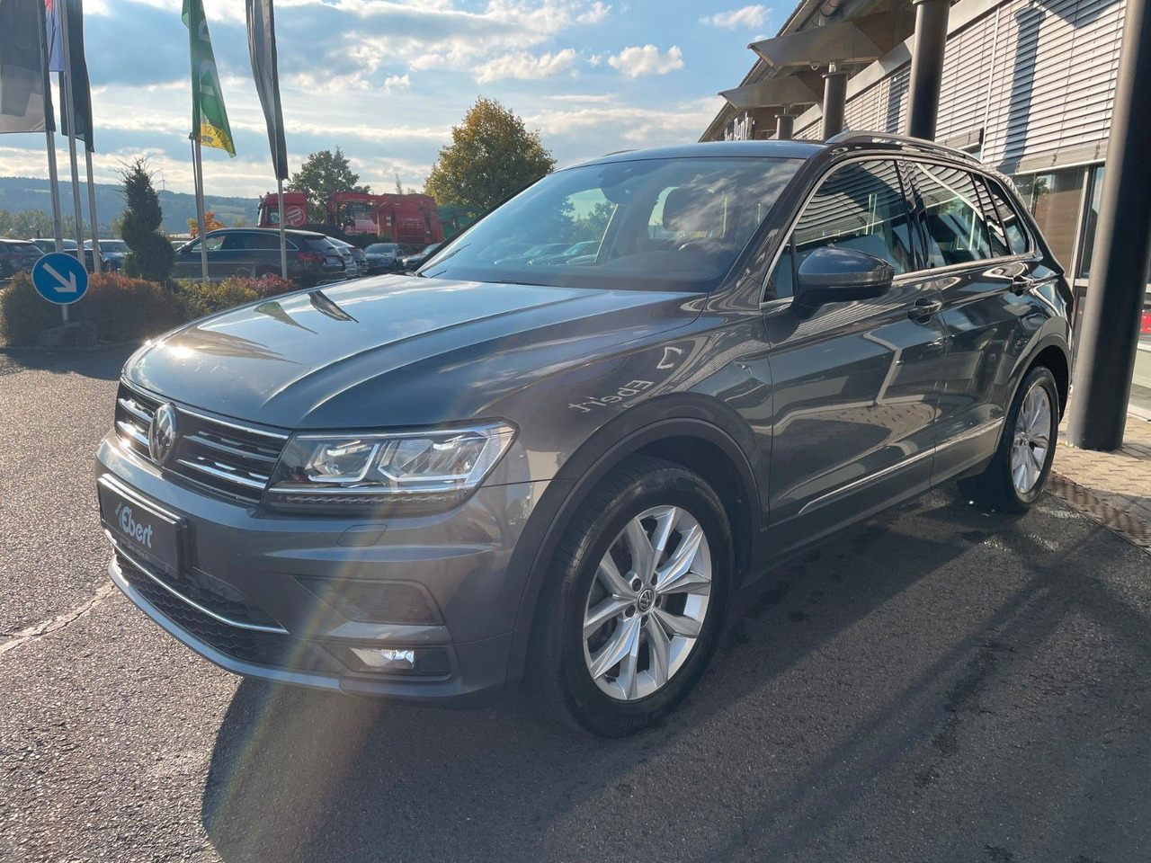 Volkswagen Tiguan 2.0 TSI Highline 4M AHK+LED+DAB+ACC+PDC - SUV: φωτογραφία 2 Volkswagen Tiguan 2.0 TSI Highline 4M AHK+LED+DAB+ACC+PDC - SUV: φωτογραφία 2