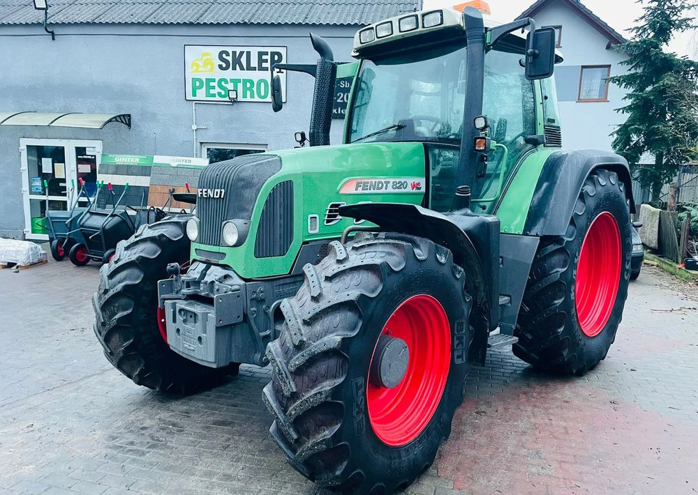 Fendt 820 - Τρακτέρ: φωτογραφία 1 Fendt 820 - Τρακτέρ: φωτογραφία 1