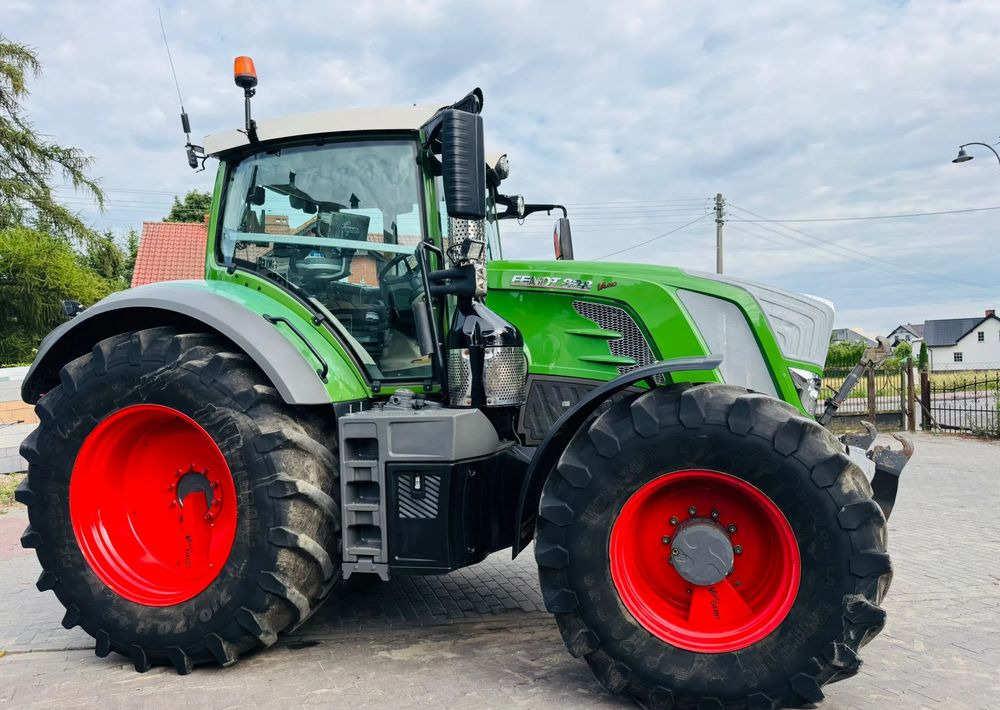 Fendt 828 Vario Profi Plus - Τρακτέρ: φωτογραφία 2 Fendt 828 Vario Profi Plus - Τρακτέρ: φωτογραφία 2