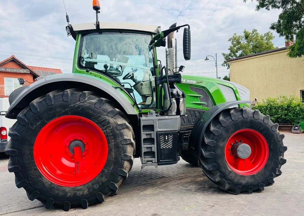 Fendt 828 Vario Profi Plus - Τρακτέρ: φωτογραφία 4 Fendt 828 Vario Profi Plus - Τρακτέρ: φωτογραφία 4