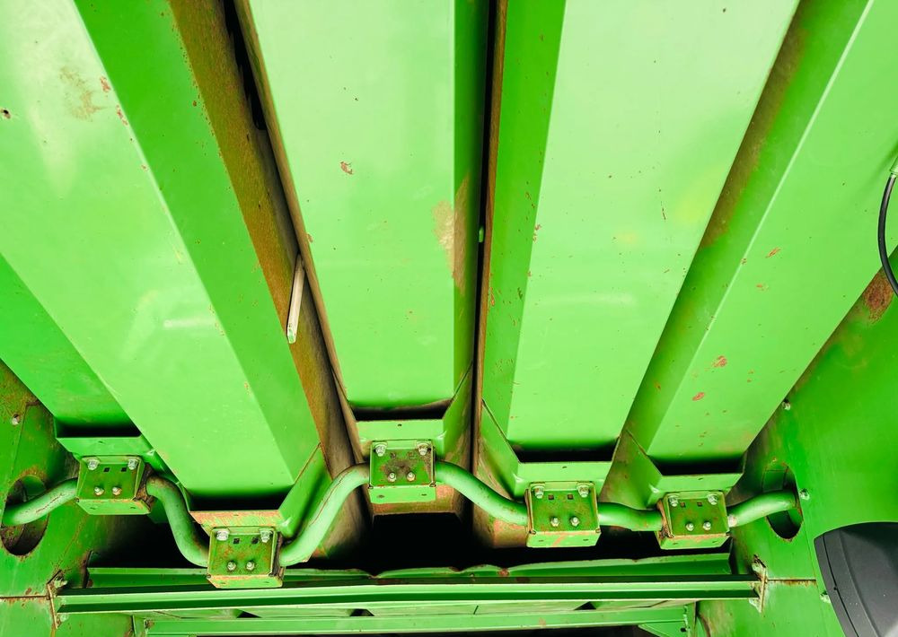 Θεριζοαλωνιστική μηχανή John Deere 2254: φωτογραφία 20