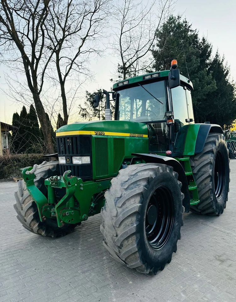 John Deere 7810 - Τρακτέρ: φωτογραφία 1 John Deere 7810 - Τρακτέρ: φωτογραφία 1