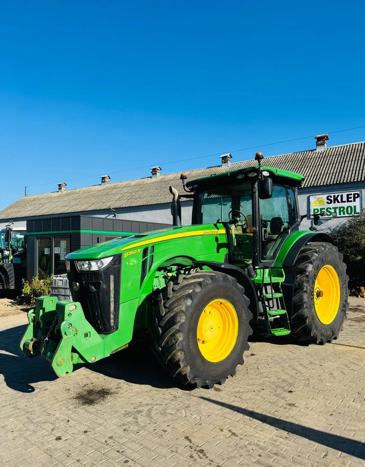 John Deere 8260R - Τρακτέρ: φωτογραφία 1 John Deere 8260R - Τρακτέρ: φωτογραφία 1