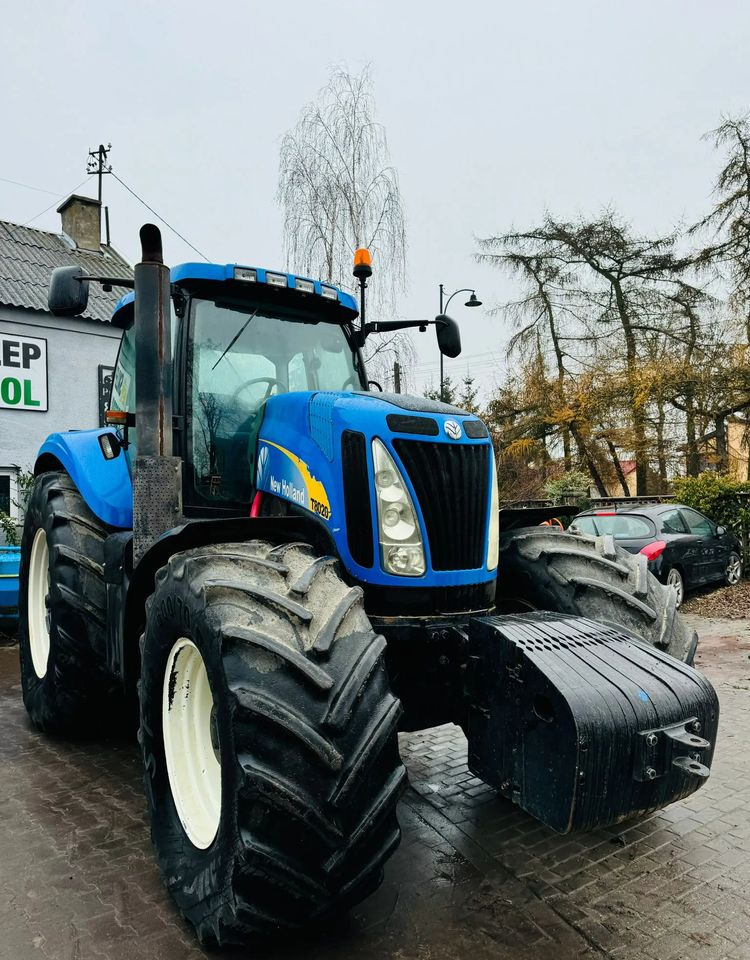 New Holland T8020 - Τρακτέρ: φωτογραφία 2 New Holland T8020 - Τρακτέρ: φωτογραφία 2