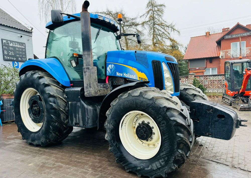 New Holland T8020 - Τρακτέρ: φωτογραφία 4 New Holland T8020 - Τρακτέρ: φωτογραφία 4