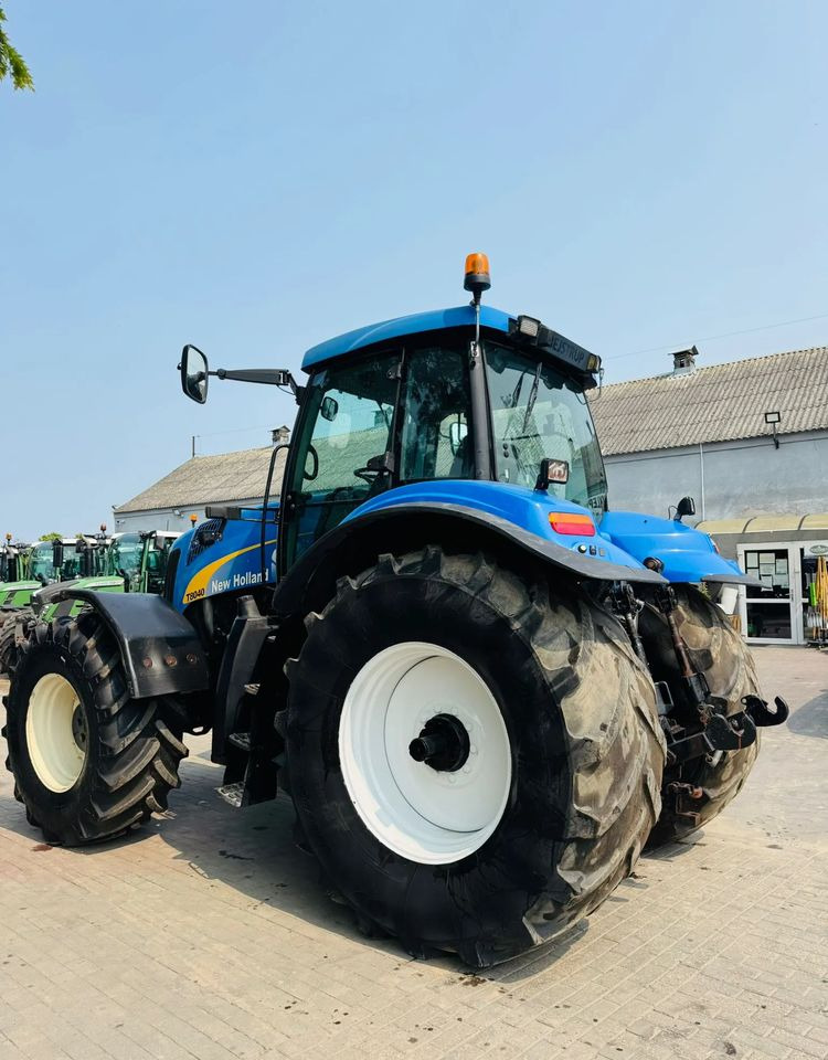 New Holland T8040 - Τρακτέρ: φωτογραφία 5 New Holland T8040 - Τρακτέρ: φωτογραφία 5