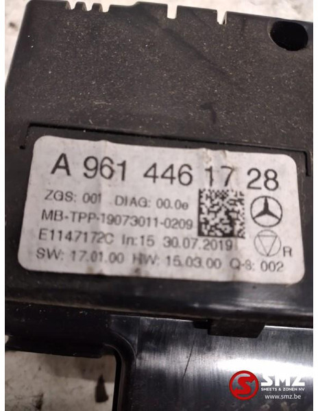 Mercedes-Benz Occ kachelbedieningspaneel Mercedes - Καμπίνα και εσωτερικό για Φορτηγό: φωτογραφία 2 Mercedes-Benz Occ kachelbedieningspaneel Mercedes - Καμπίνα και εσωτερικό για Φορτηγό: φωτογραφία 2