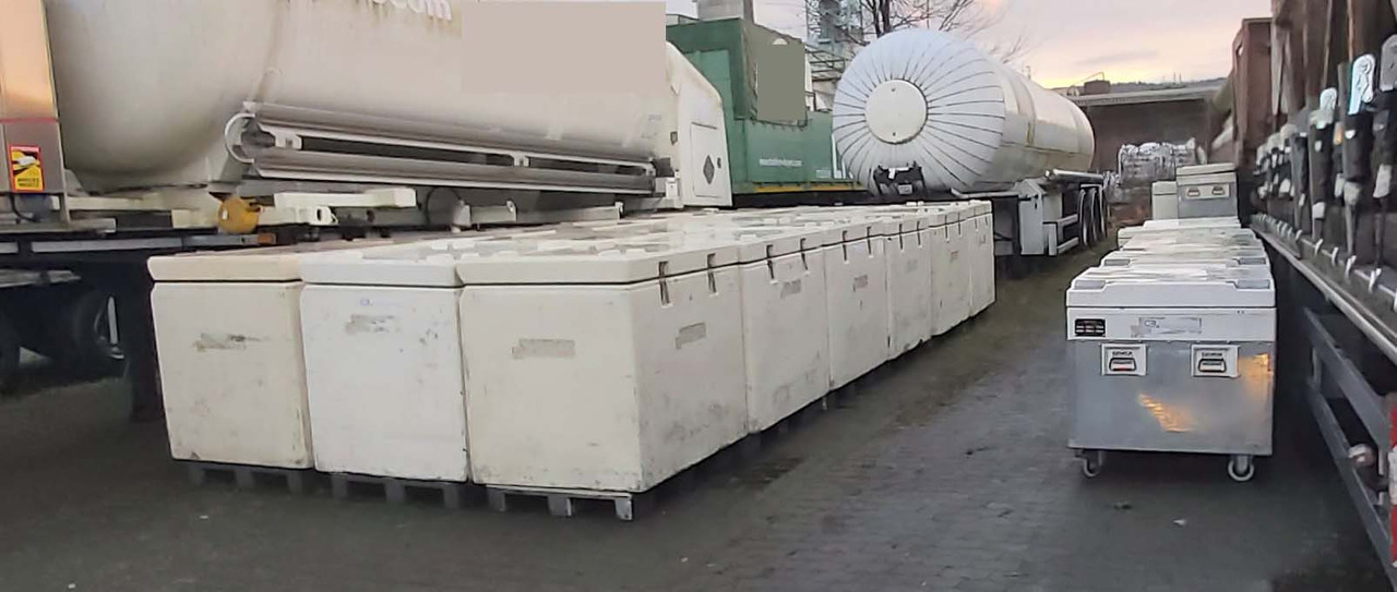 Dry ice containers used for dry ice (Trockeneis) boxes - Κλειστά aμάξωμα: φωτογραφία 1 Dry ice containers used for dry ice (Trockeneis) boxes - Κλειστά aμάξωμα: φωτογραφία 1