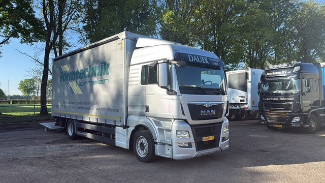 MAN TGX 18.420 - Φορτηγό μουσαμάς: φωτογραφία 1 MAN TGX 18.420 - Φορτηγό μουσαμάς: φωτογραφία 1