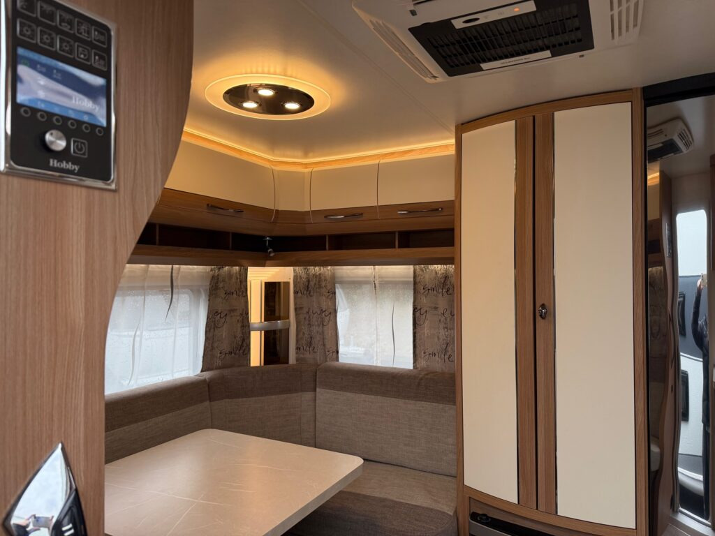 Hobby De Luxe 540 UFf 2020 - Ρυμουλκούμενο τροχόσπιτο: φωτογραφία 5 Hobby De Luxe 540 UFf 2020 - Ρυμουλκούμενο τροχόσπιτο: φωτογραφία 5