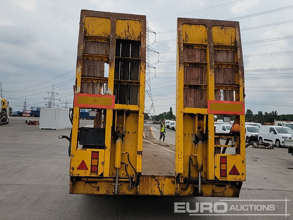 1998 King trailers Tri Axle Step Frame Low Loader Trailer, Neck Ramps, Out Riggers, Hydraulic Ramps - Επικαθήμενο με χαμηλό δάπεδο: φωτογραφία 4 1998 King trailers Tri Axle Step Frame Low Loader Trailer, Neck Ramps, Out Riggers, Hydraulic Ramps - Επικαθήμενο με χαμηλό δάπεδο: φωτογραφία 4