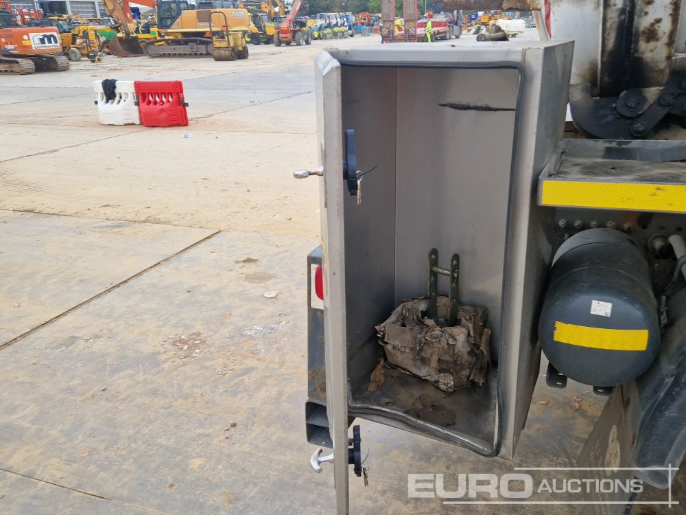 Φορτηγό βυτιοφόρο 2017 Mercedes Arocs 3240: φωτογραφία 28 Φορτηγό βυτιοφόρο 2017 Mercedes Arocs 3240: φωτογραφία 28