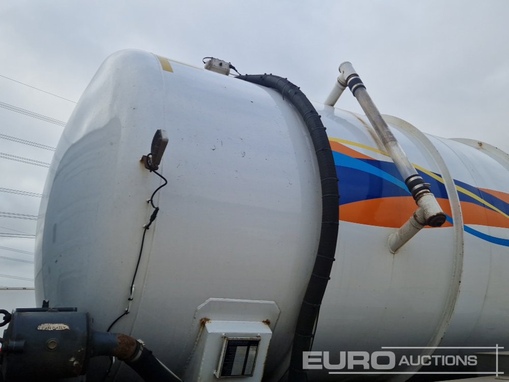 Φορτηγό βυτιοφόρο 2017 Mercedes Arocs 3240: φωτογραφία 18 Φορτηγό βυτιοφόρο 2017 Mercedes Arocs 3240: φωτογραφία 18