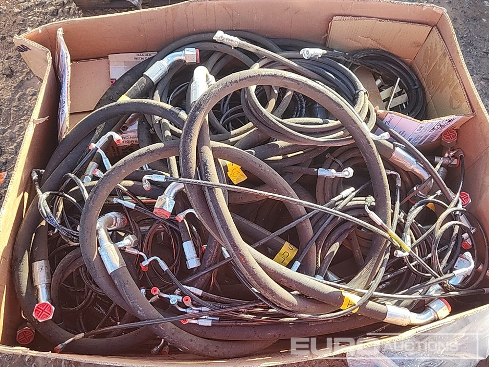 Box Of Hydraulic Hoses, Pins - Γραμμή/ Σωλήνας φρένων για Κατασκευή μηχανήματα: φωτογραφία 4 Box Of Hydraulic Hoses, Pins - Γραμμή/ Σωλήνας φρένων για Κατασκευή μηχανήματα: φωτογραφία 4