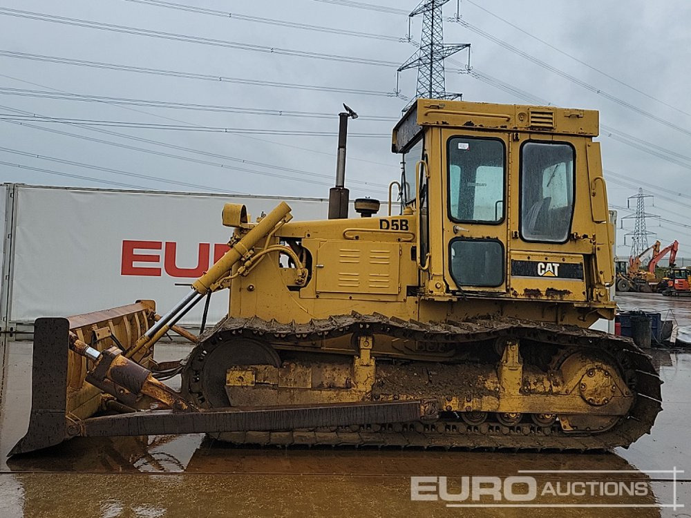 CAT D5B - Μπουλντόζα: φωτογραφία 2 CAT D5B - Μπουλντόζα: φωτογραφία 2
