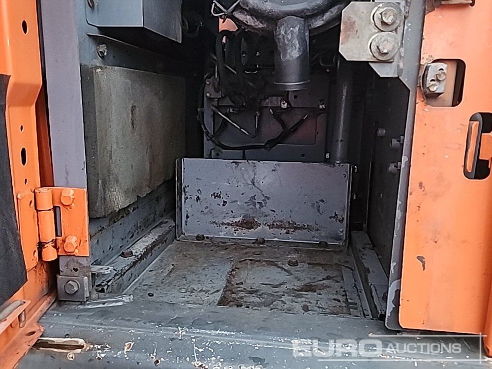 Ερπυστριοφόρος εκσκαφέας Hitachi ZX210LC-3: φωτογραφία 35