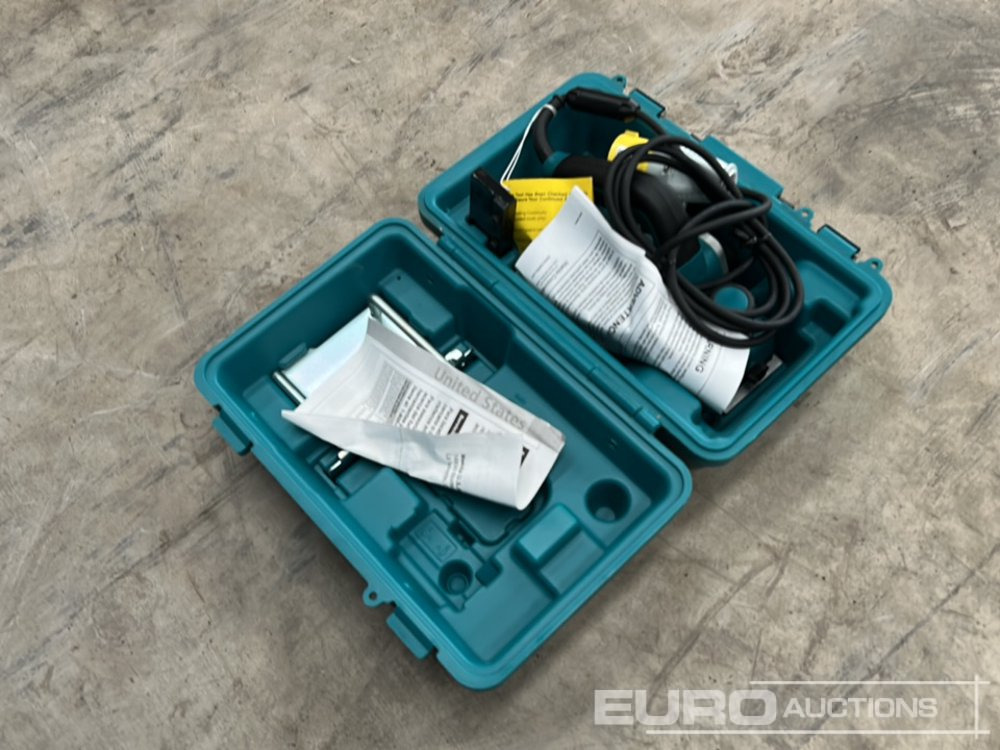Unused Makita RT0701C 110v Router - Εξοπλισμού κατασκευών: φωτογραφία 3 Unused Makita RT0701C 110v Router - Εξοπλισμού κατασκευών: φωτογραφία 3