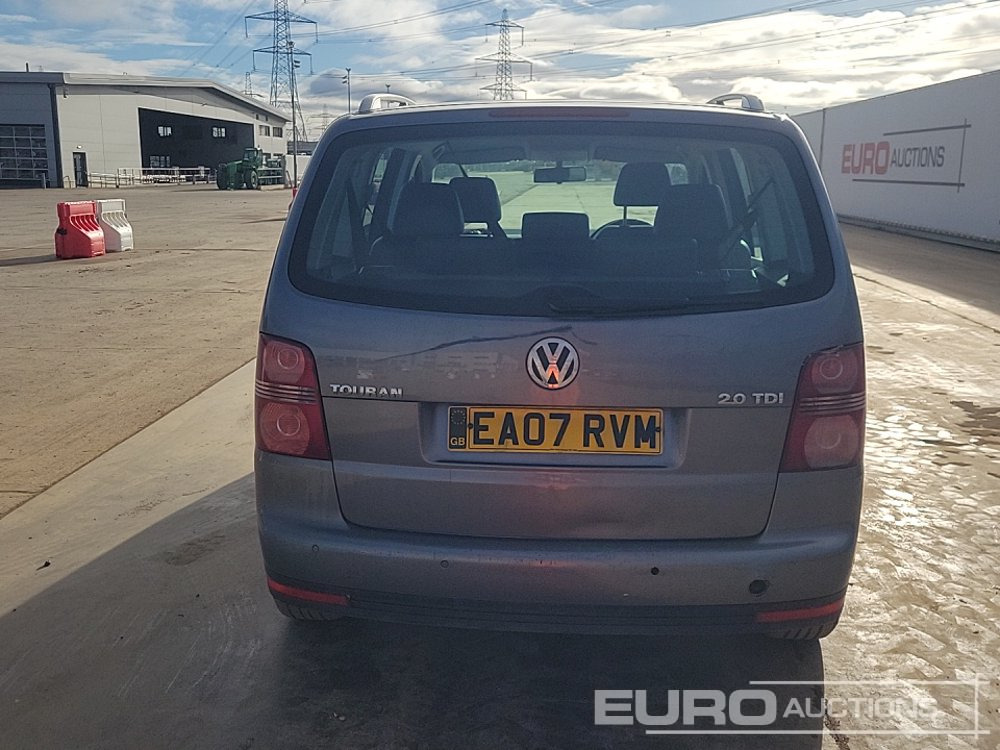 Volkswagen Touran - Αυτοκίνητο: φωτογραφία 4 Volkswagen Touran - Αυτοκίνητο: φωτογραφία 4