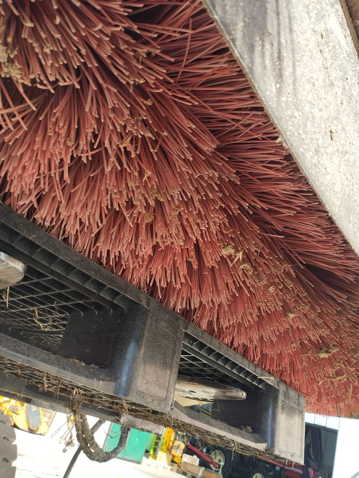 Spazzola usata per SkidLoader Marlia SPZ50 - Σκούπα: φωτογραφία 4 Spazzola usata per SkidLoader Marlia SPZ50 - Σκούπα: φωτογραφία 4