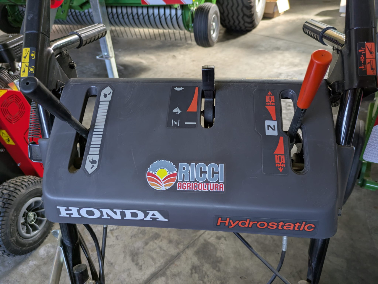 Turbina spazzaneve usata Honda HSS 760 - Μηχανήματα κήπου: φωτογραφία 4 Turbina spazzaneve usata Honda HSS 760 - Μηχανήματα κήπου: φωτογραφία 4