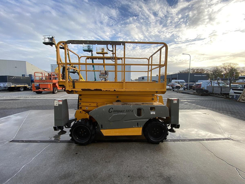 Haulotte Compact 12DX, Schaar hoogwerker, 4X4 Diesel - Πλατφόρμα εναέρια: φωτογραφία 4 Haulotte Compact 12DX, Schaar hoogwerker, 4X4 Diesel - Πλατφόρμα εναέρια: φωτογραφία 4