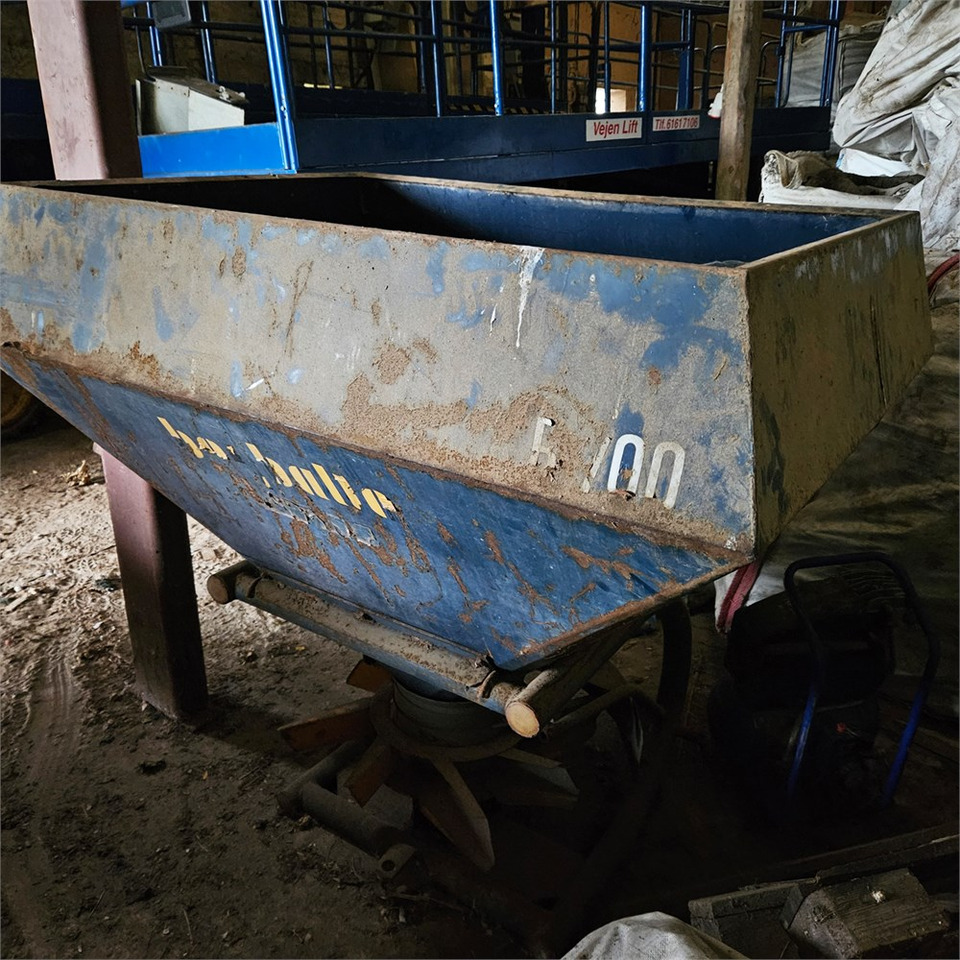 Bogballe B-700 - Μηχανηματα λιπάσματα: φωτογραφία 2 Bogballe B-700 - Μηχανηματα λιπάσματα: φωτογραφία 2