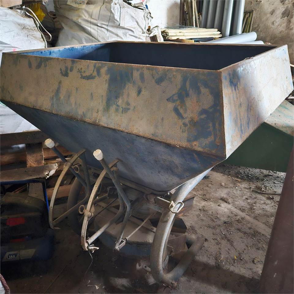 Bogballe B-700 - Μηχανηματα λιπάσματα: φωτογραφία 4 Bogballe B-700 - Μηχανηματα λιπάσματα: φωτογραφία 4