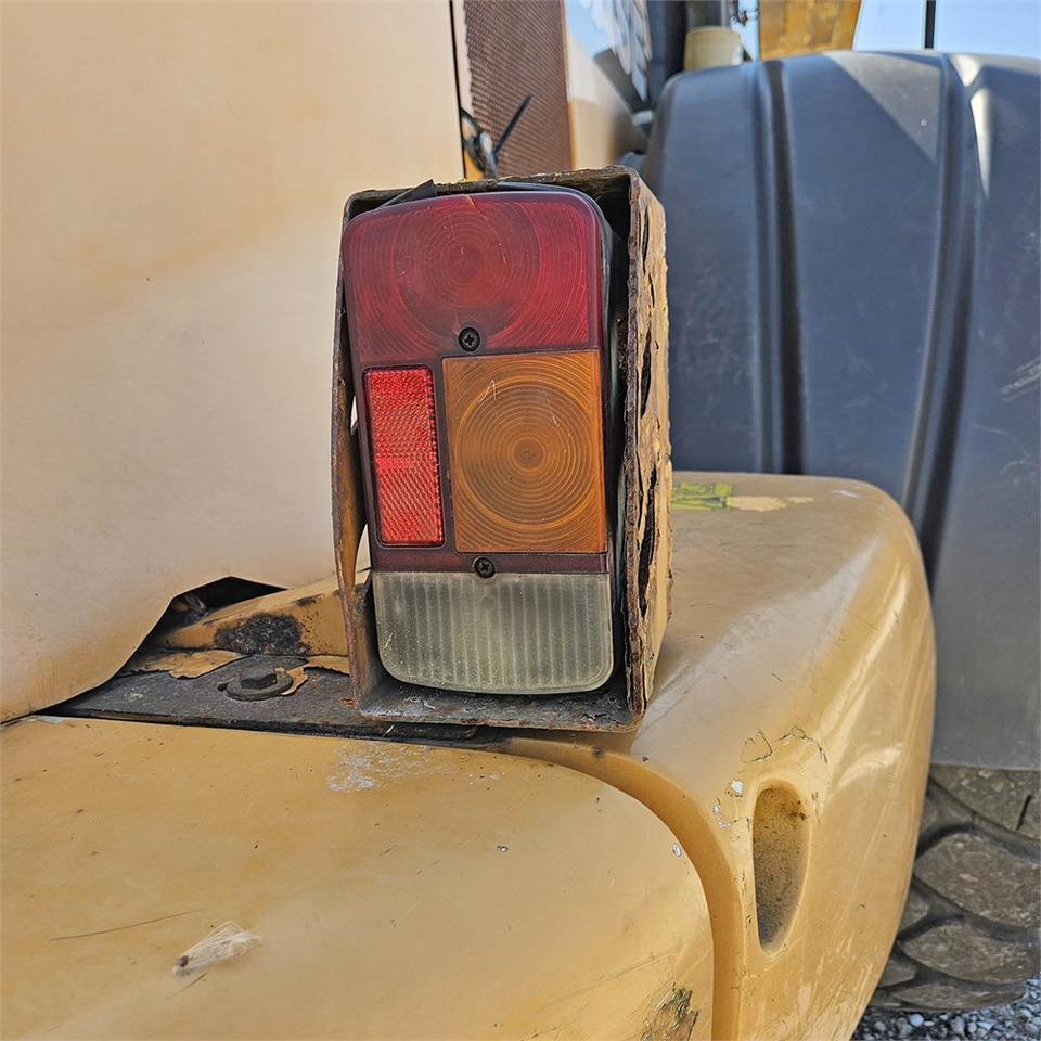 Ελαστιχοφόρος φορτωτής Case 921 E: φωτογραφία 44