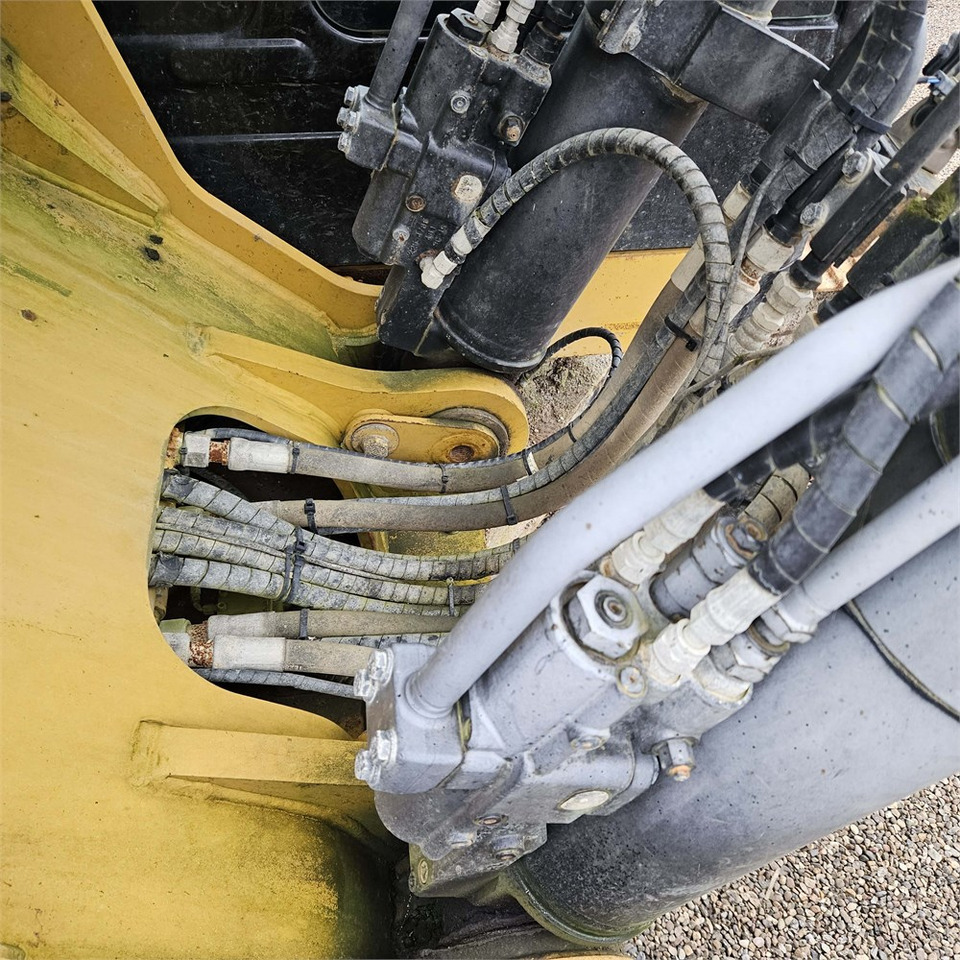 Ερπυστριοφόρος εκσκαφέας Caterpillar 324 EL: φωτογραφία 31