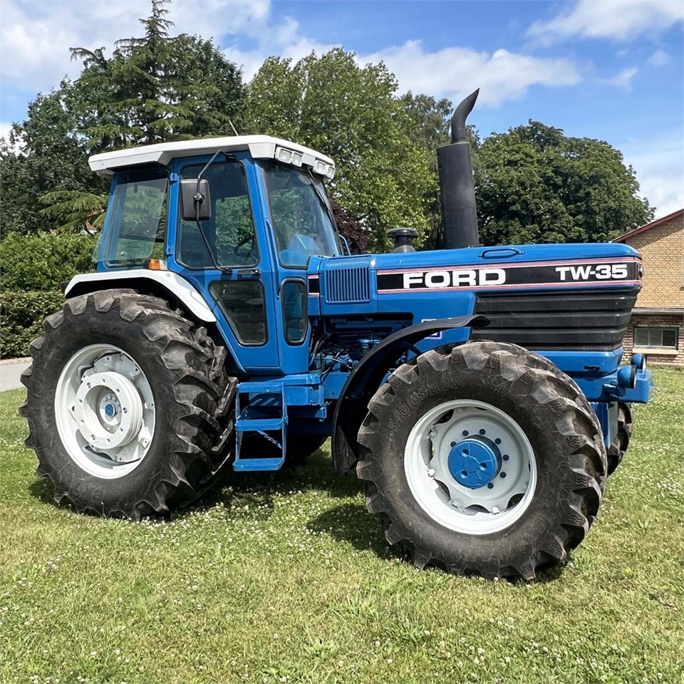 Ford TW 35 - Τρακτέρ: φωτογραφία 2 Ford TW 35 - Τρακτέρ: φωτογραφία 2