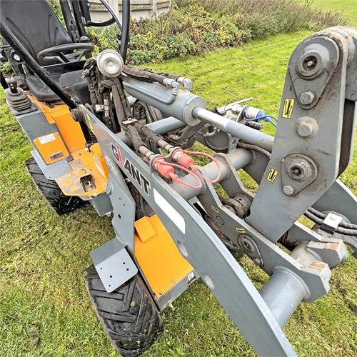 Φορτωτής πλάγιας ολίσθησης Giant D254SW: φωτογραφία 18 Φορτωτής πλάγιας ολίσθησης Giant D254SW: φωτογραφία 18