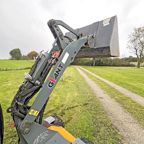 Φορτωτής πλάγιας ολίσθησης Giant D254SW: φωτογραφία 15 Φορτωτής πλάγιας ολίσθησης Giant D254SW: φωτογραφία 15