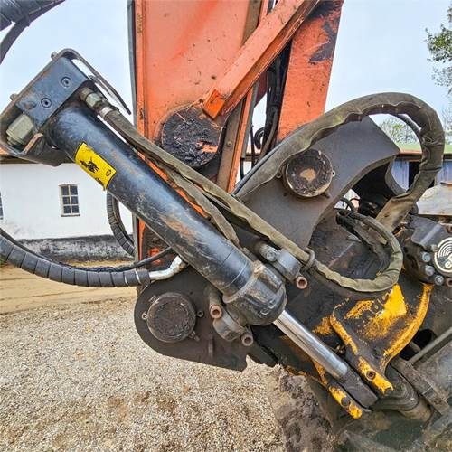 Ερπυστριοφόρος εκσκαφέας Hitachi ZX210 LC-6: φωτογραφία 30 Ερπυστριοφόρος εκσκαφέας Hitachi ZX210 LC-6: φωτογραφία 30