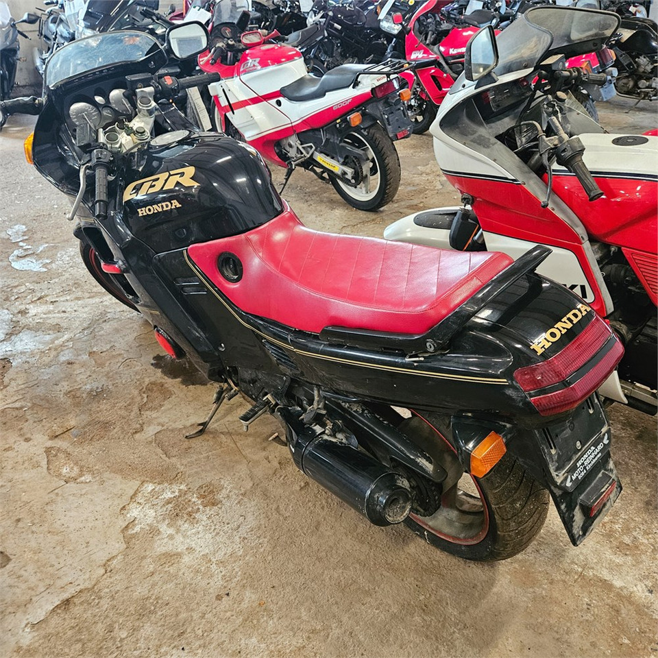 Honda CBR1000F - Μοτοσικλέτα: φωτογραφία 5 Honda CBR1000F - Μοτοσικλέτα: φωτογραφία 5
