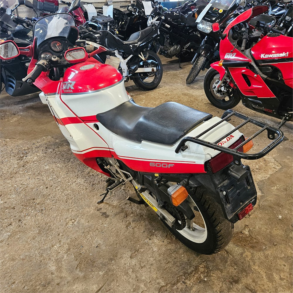 Honda CBR600F Super sport - Μοτοσικλέτα: φωτογραφία 3 Honda CBR600F Super sport - Μοτοσικλέτα: φωτογραφία 3