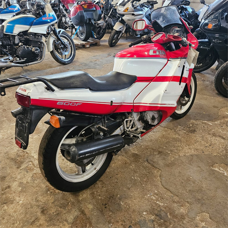 Honda CBR600F Super sport - Μοτοσικλέτα: φωτογραφία 5 Honda CBR600F Super sport - Μοτοσικλέτα: φωτογραφία 5