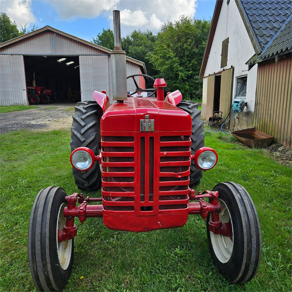 IH B-275 - Τρακτέρ: φωτογραφία 2 IH B-275 - Τρακτέρ: φωτογραφία 2
