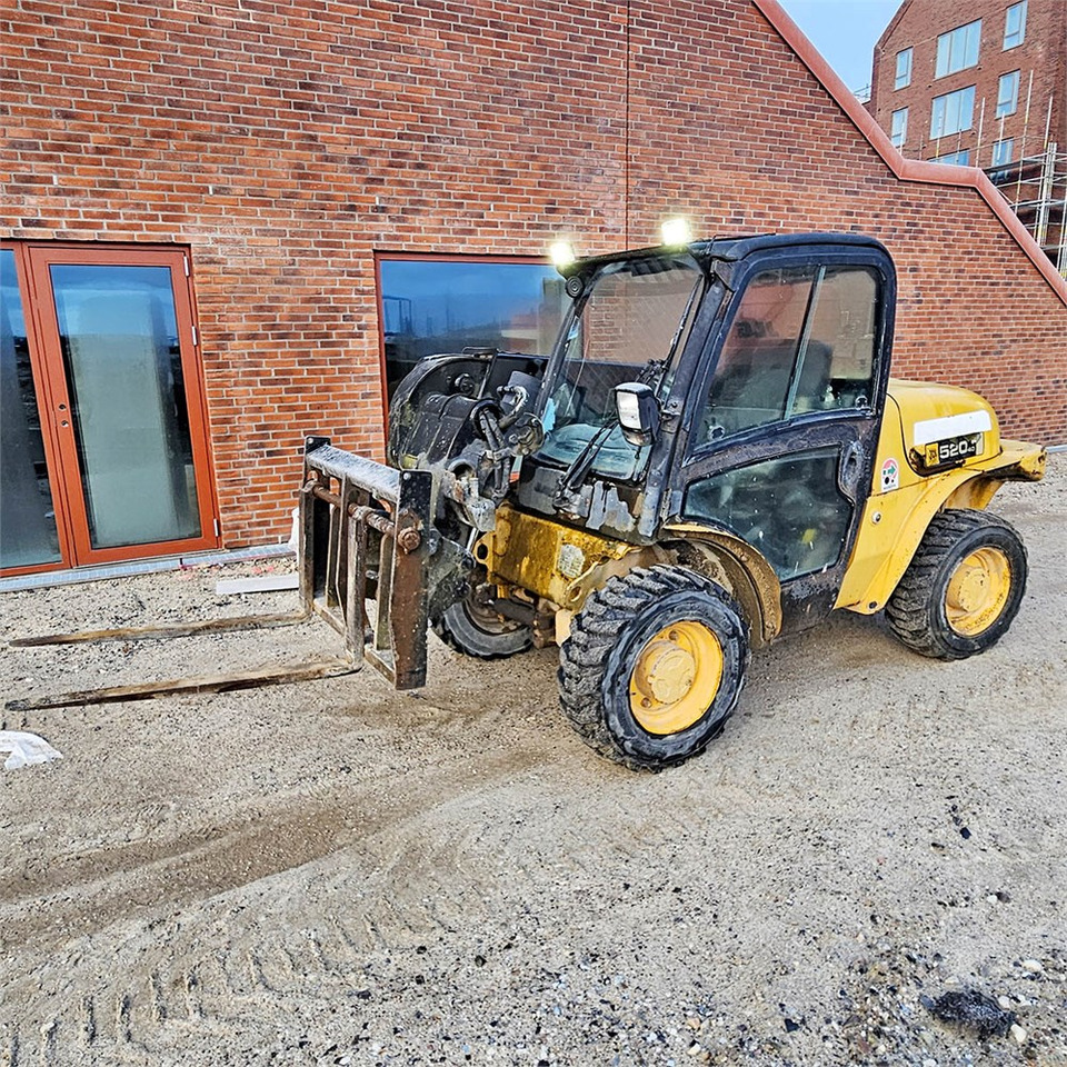 JCB 520-40 - Τηλεσκοπικός φορτωτής: φωτογραφία 1 JCB 520-40 - Τηλεσκοπικός φορτωτής: φωτογραφία 1