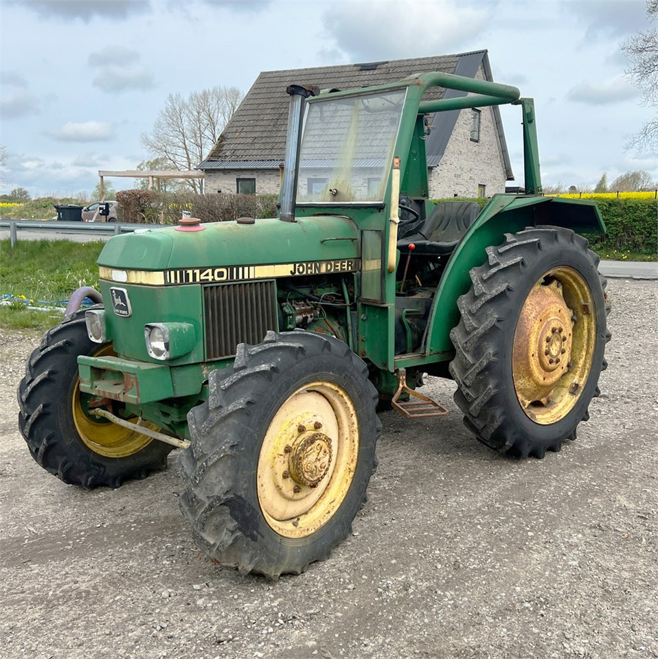 John Deere 1140 - Τρακτέρ: φωτογραφία 1 John Deere 1140 - Τρακτέρ: φωτογραφία 1