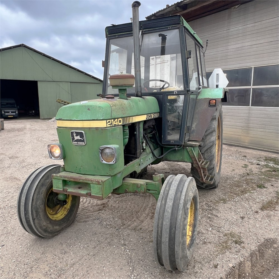 John Deere 2140 - Τρακτέρ: φωτογραφία 4 John Deere 2140 - Τρακτέρ: φωτογραφία 4