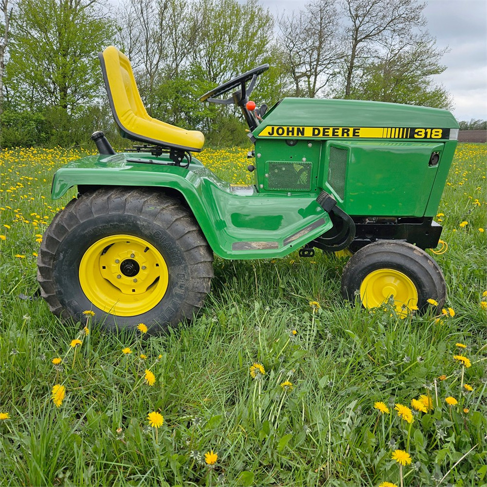 John Deere 318 - Δημοτικό τρακτέρ: φωτογραφία 5 John Deere 318 - Δημοτικό τρακτέρ: φωτογραφία 5