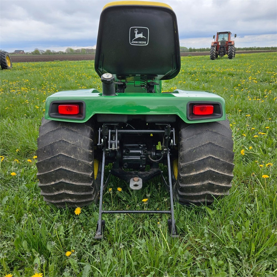 John Deere 318 - Δημοτικό τρακτέρ: φωτογραφία 4 John Deere 318 - Δημοτικό τρακτέρ: φωτογραφία 4