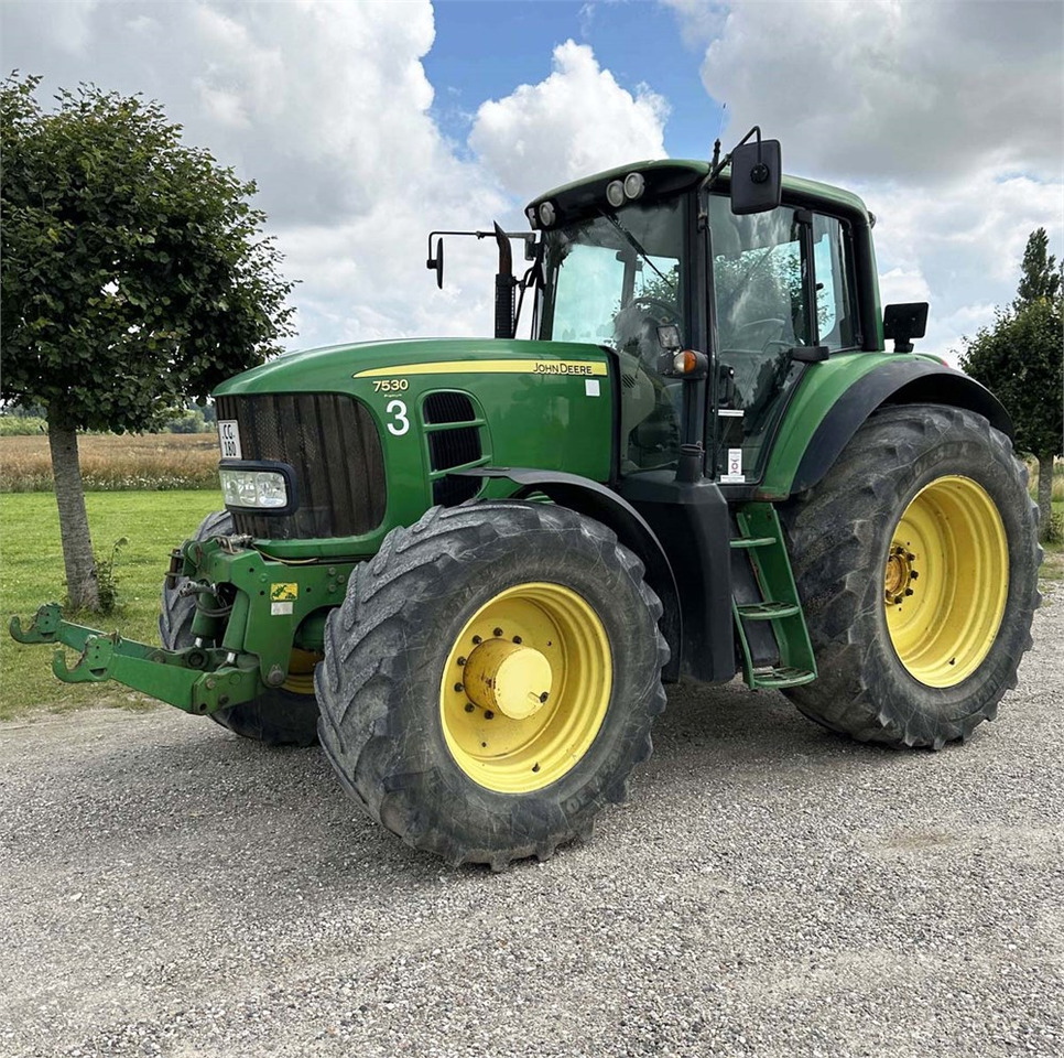 John Deere 7530 - Τρακτέρ: φωτογραφία 1 John Deere 7530 - Τρακτέρ: φωτογραφία 1