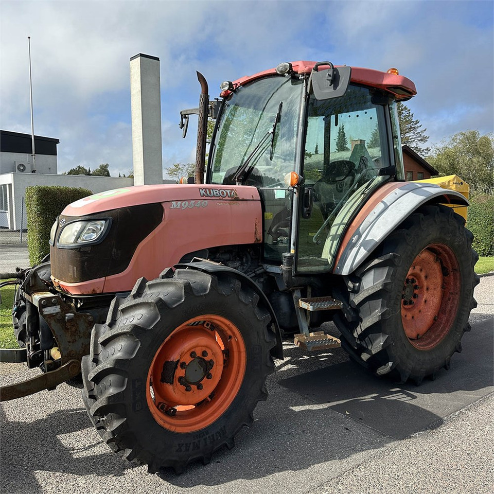 Kubota M 9540 2/4 WD - Τρακτέρ: φωτογραφία 1 Kubota M 9540 2/4 WD - Τρακτέρ: φωτογραφία 1