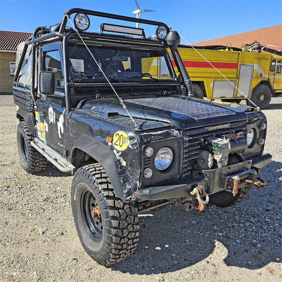 Land Rover Defender 90 - Αυτοκίνητο: φωτογραφία 2 Land Rover Defender 90 - Αυτοκίνητο: φωτογραφία 2