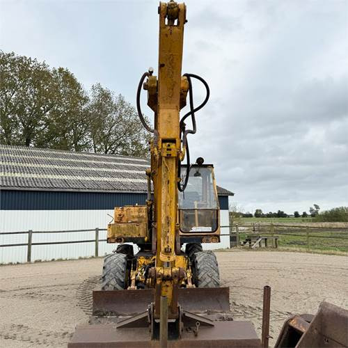 Massey Ferguson W350 C - Τροχοφόρος εκσκαφέας: φωτογραφία 4 Massey Ferguson W350 C - Τροχοφόρος εκσκαφέας: φωτογραφία 4