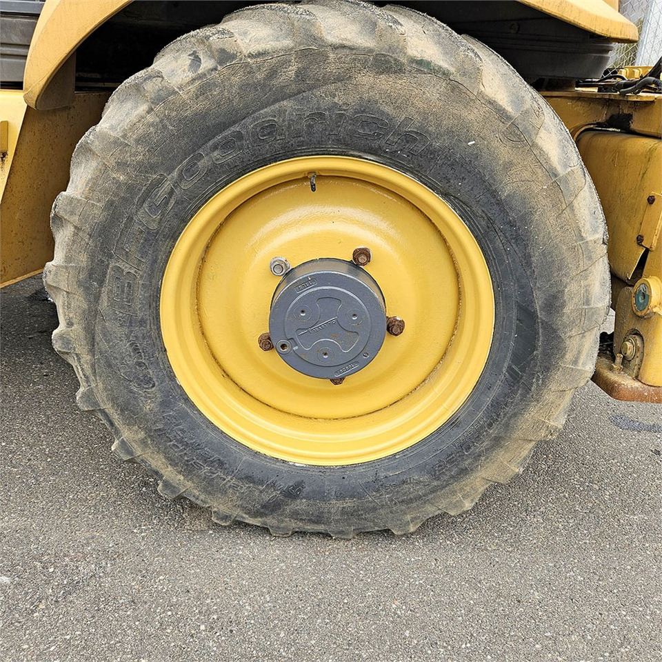 Φορτωτής εκσκαφέας New Holland LB115: φωτογραφία 35
