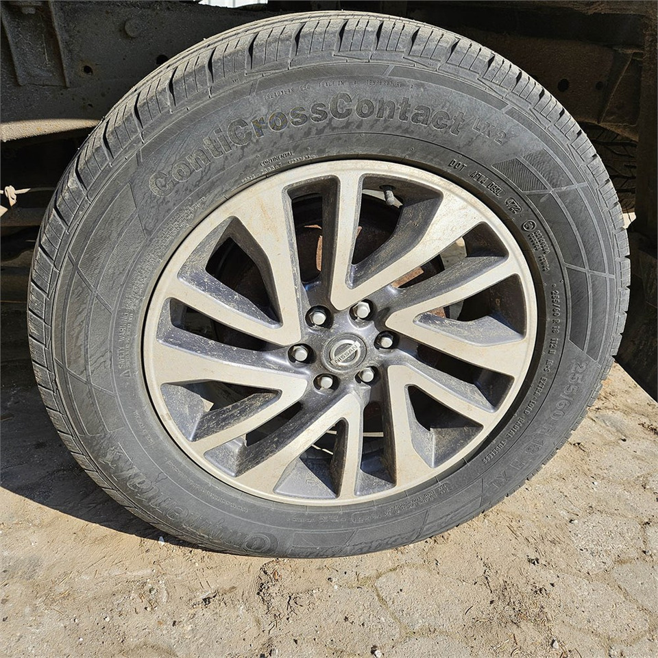 Ημιφορτηγό Nissan Navara: φωτογραφία 25 Ημιφορτηγό Nissan Navara: φωτογραφία 25